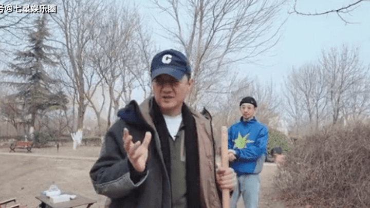李亚鹏正式动工,背锄头下地心情大好,你怎么看?