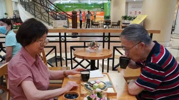 你喜欢老年居民中心的下午茶吗?