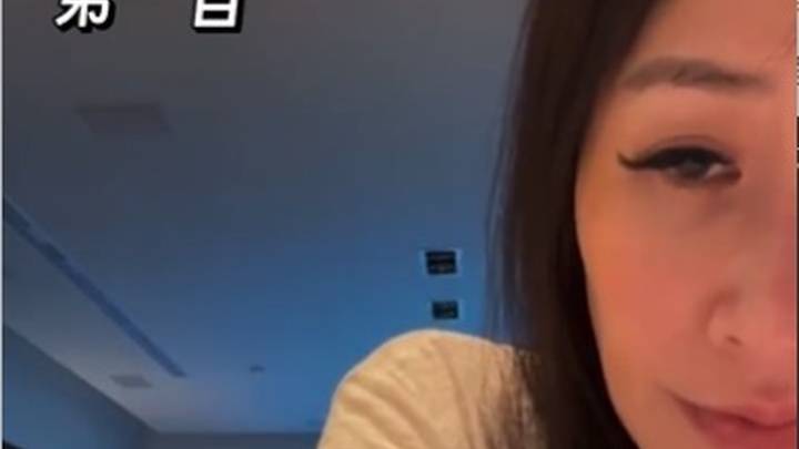 萧亚轩自曝恢复单身,直播回应久未回归乐坛,你是她的粉丝吗?