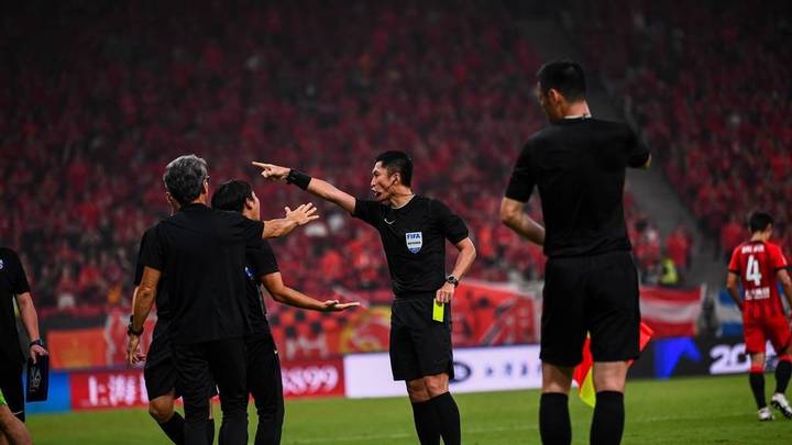 中超裁判马宁的判罚,是不是过于注重自身威严?