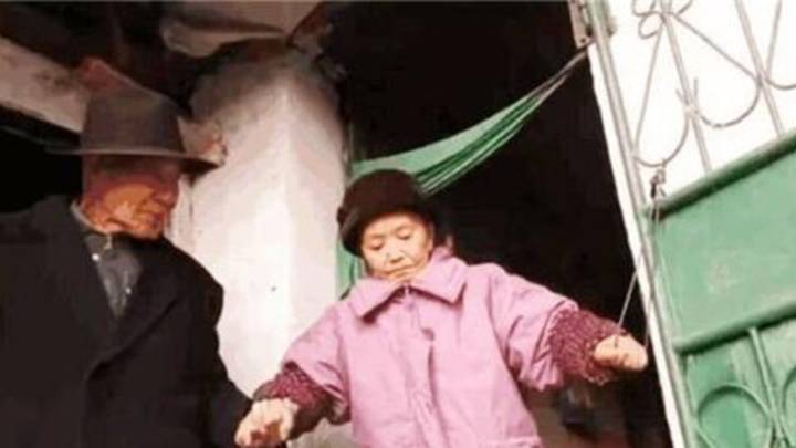 老人第三次结婚领证时才发现,对方是失散60年的结发妻子,他们会离婚吗?