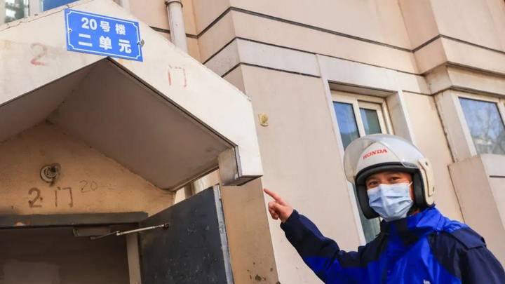 外卖小哥一通电话,154个单元换号牌,你能接受吗?