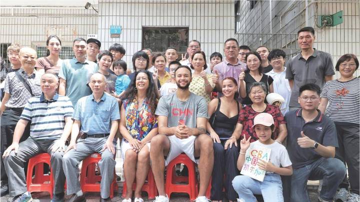 李凯尔与母亲及爱人返回老家,你看好他的未来吗?