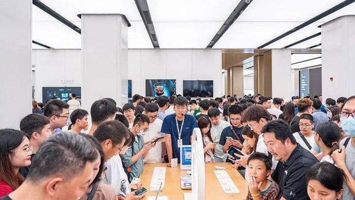 华为第三季度智能手机销量同比增长37%,你认为原因是什么?