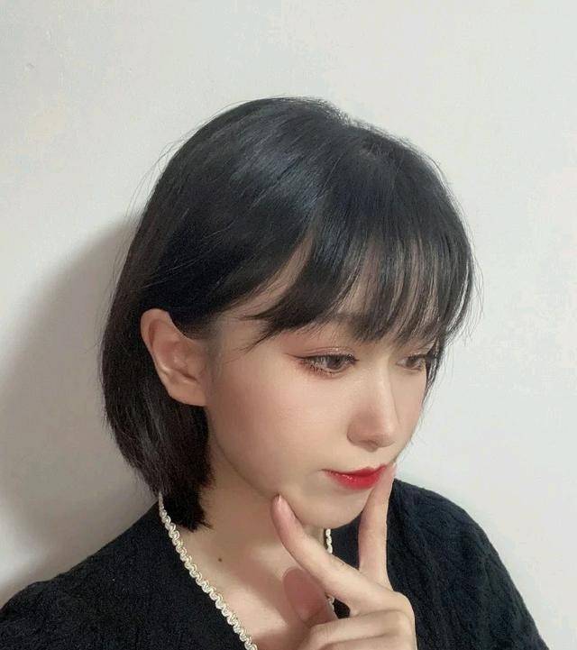 原创分享几款适合方脸,大脸的发型,显脸小还减龄,很适合新年剪