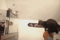 搞笑gif:看妹子投球五分钟了, 真准呐