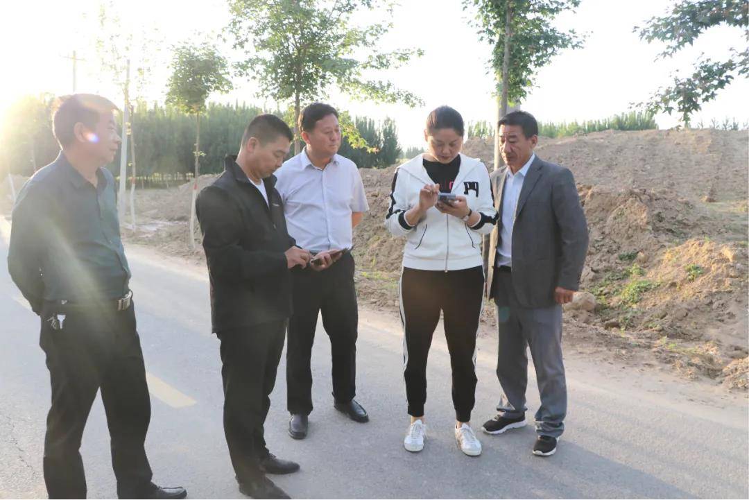 东明县委副书记,县级河长张红巡查沙窝灌区引水渠