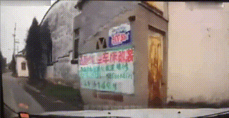 搞笑gif图:老哥,还是你厉害!刹车用脸刹,佩服!