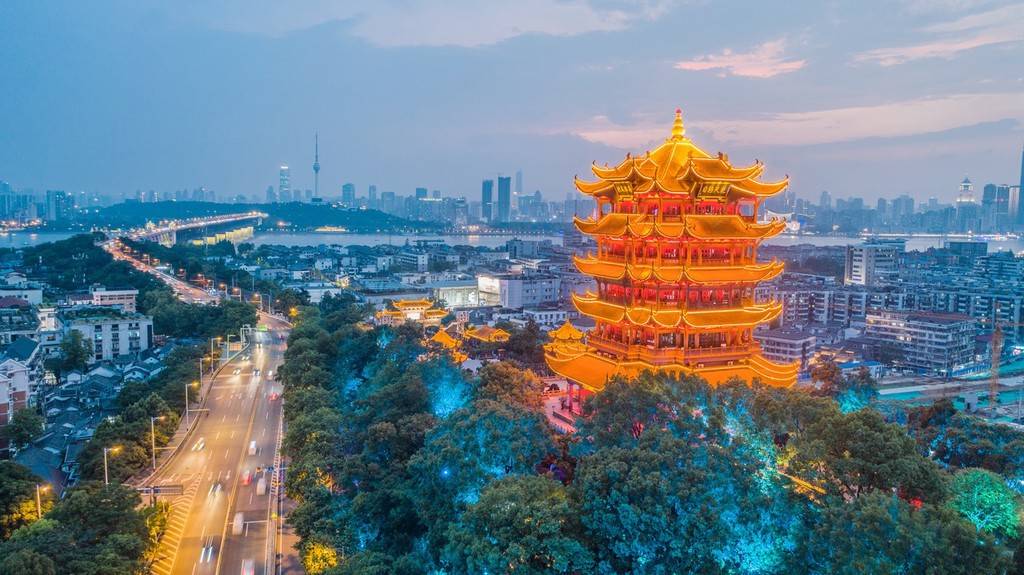 晚霞映照下的武汉黄鹤楼 格外壮美