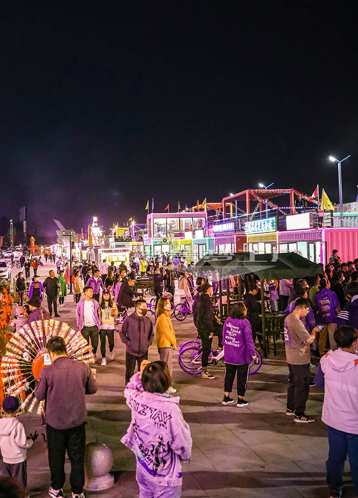 解锁辽宁夜经济葫芦岛兴宫中街网红集装箱夜市抢抓z世代消费者