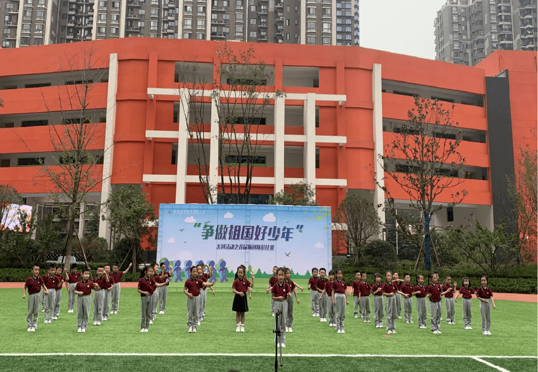 在董事长周彦德的带领下,积极参与各种爱心助学,爱