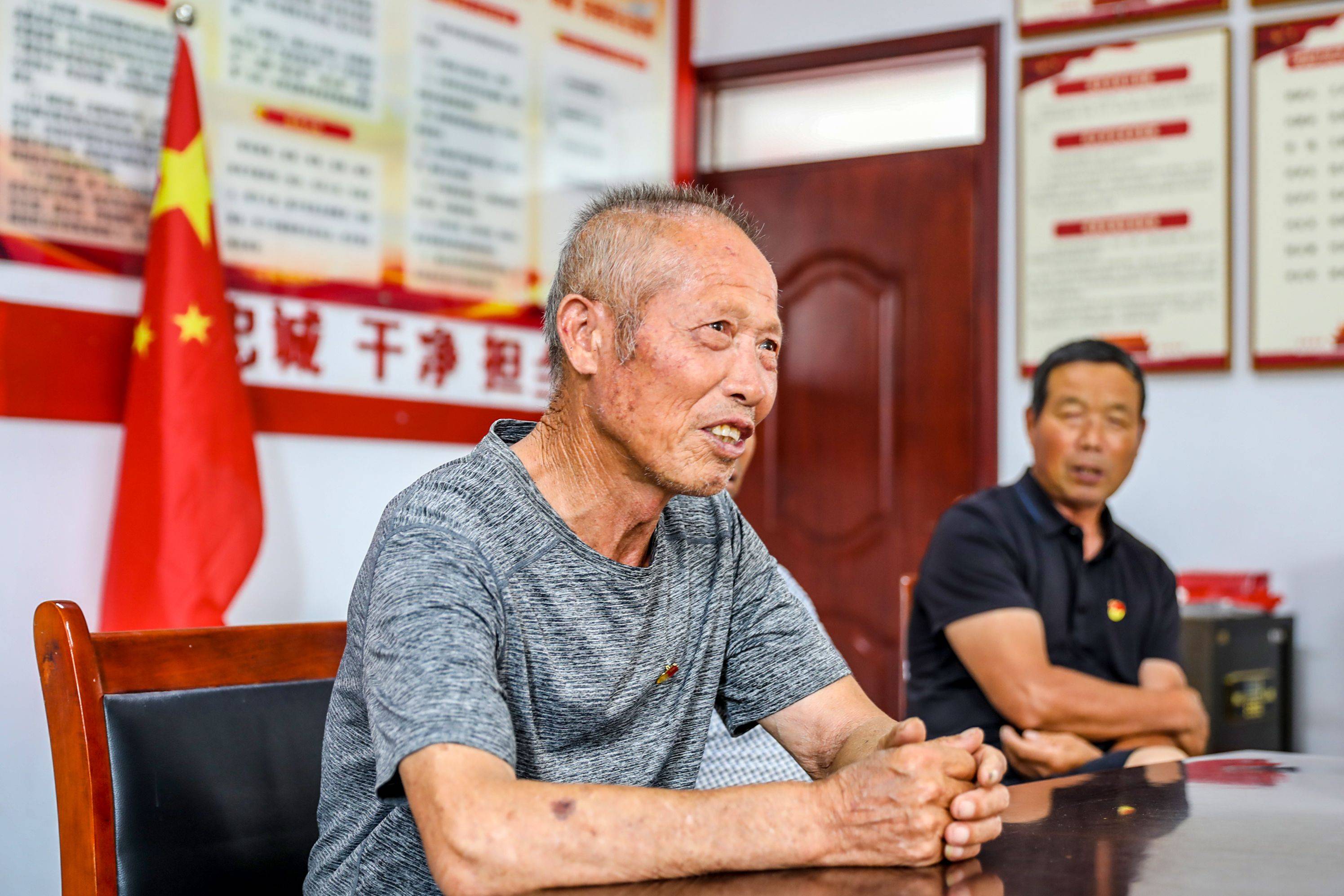 红心向党感党恩—睢县城郊乡保庙村召开庆祝建党百年座谈会