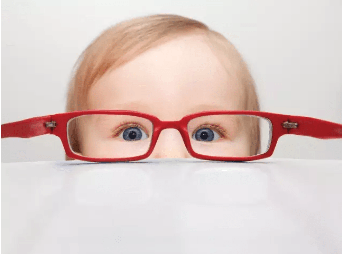 云采近视防控眼镜:什么是"视力储备值",为何它用完就会近视?