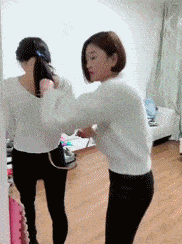 搞笑gif趣图,这样的闺蜜不绝交,还等着干啥呢?