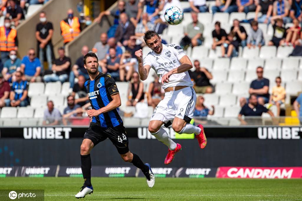 布鲁日足球俱乐部(club brugge kv)是一家位于比利时布鲁日的足球