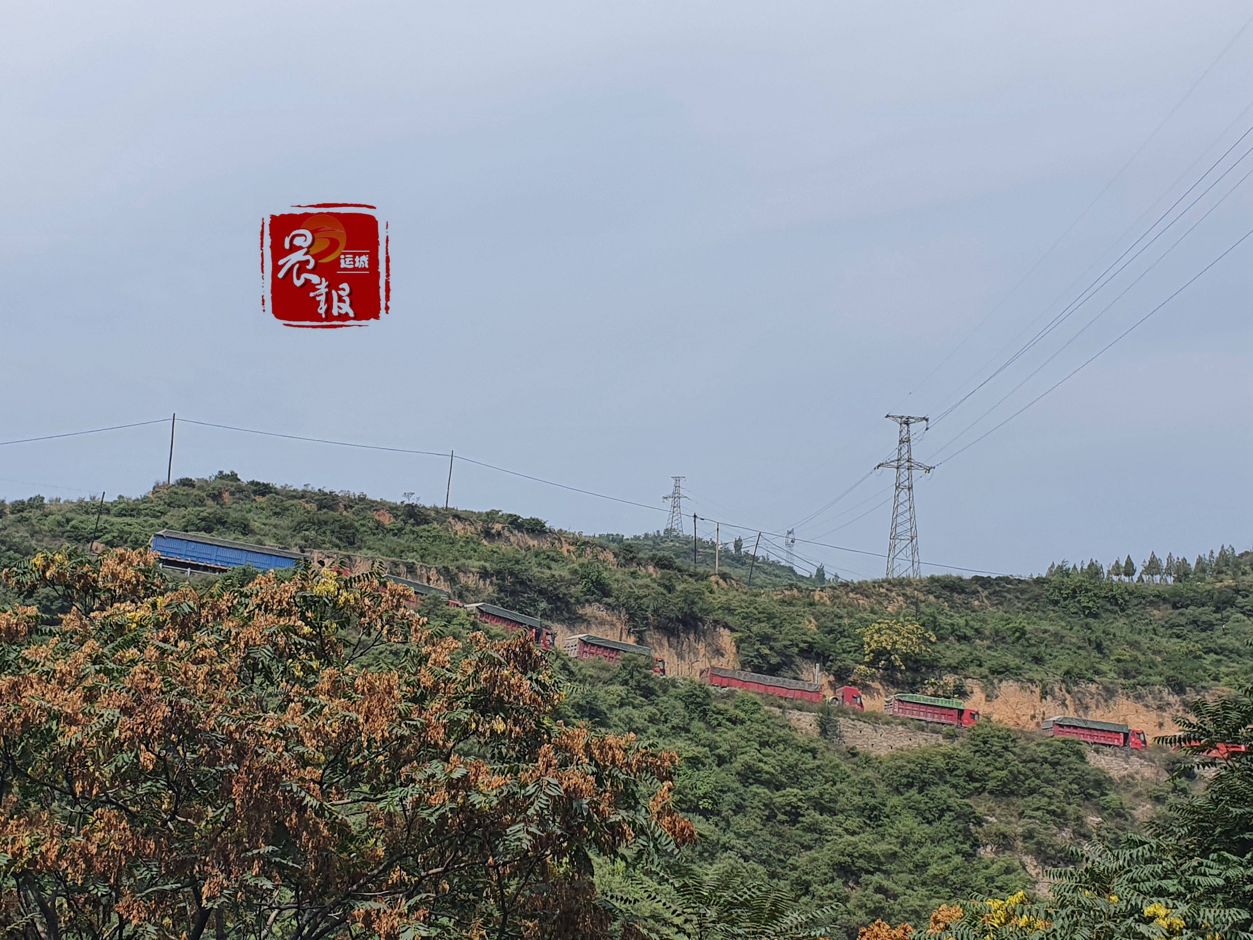 河津(老下公路)乡宁西坡桥头"拦路虎"堵路 数百辆货车被堵至今无人管