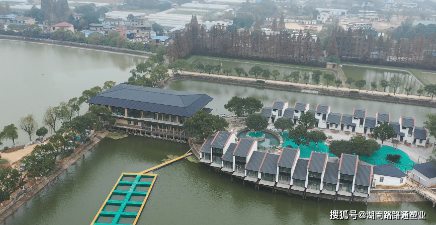 餐厅用屋顶瓦树脂瓦哪里好长沙新晋高端餐饮品牌鲤隐台认准路路通合金