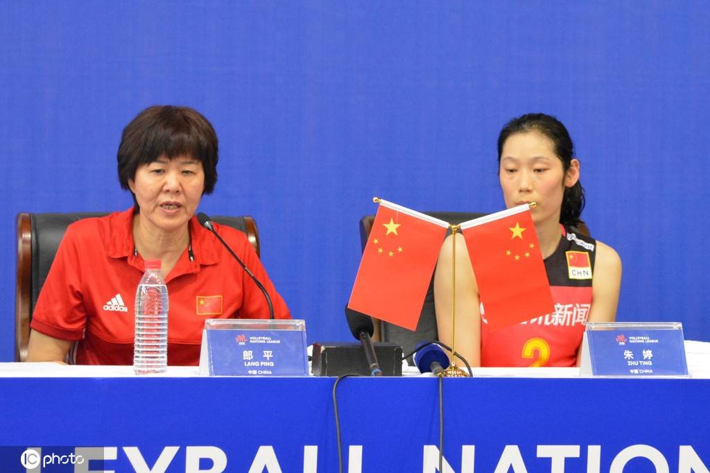 前中国女子排球运动员,奥运冠军,前中国女排总教练,中国排球学院院长