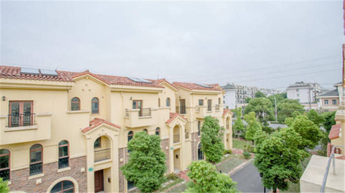 商场: 万达广场,奥特莱斯  医院: 白鹤卫生院,安亭医院 ,青浦中山