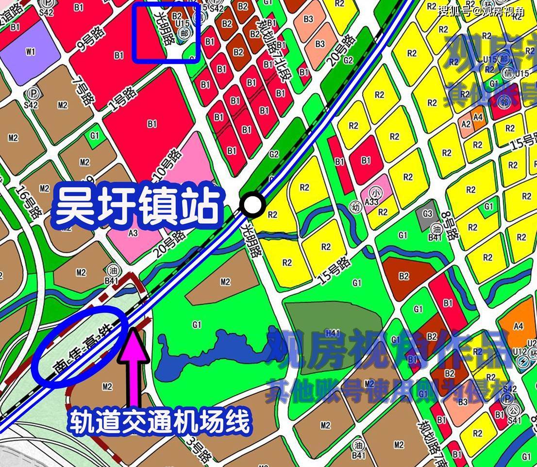 车站北侧为在建的南宁至崇左城际铁路"," 吴圩镇站设置于规划绿化带