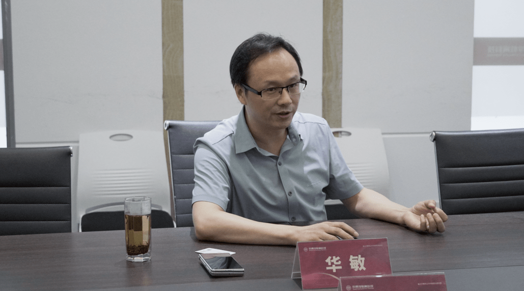 乐易学董事长华敏携手公司高管团队参与热情接待,并代表乐易学对卢