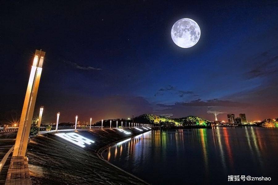 2021中秋月亮夜景图片