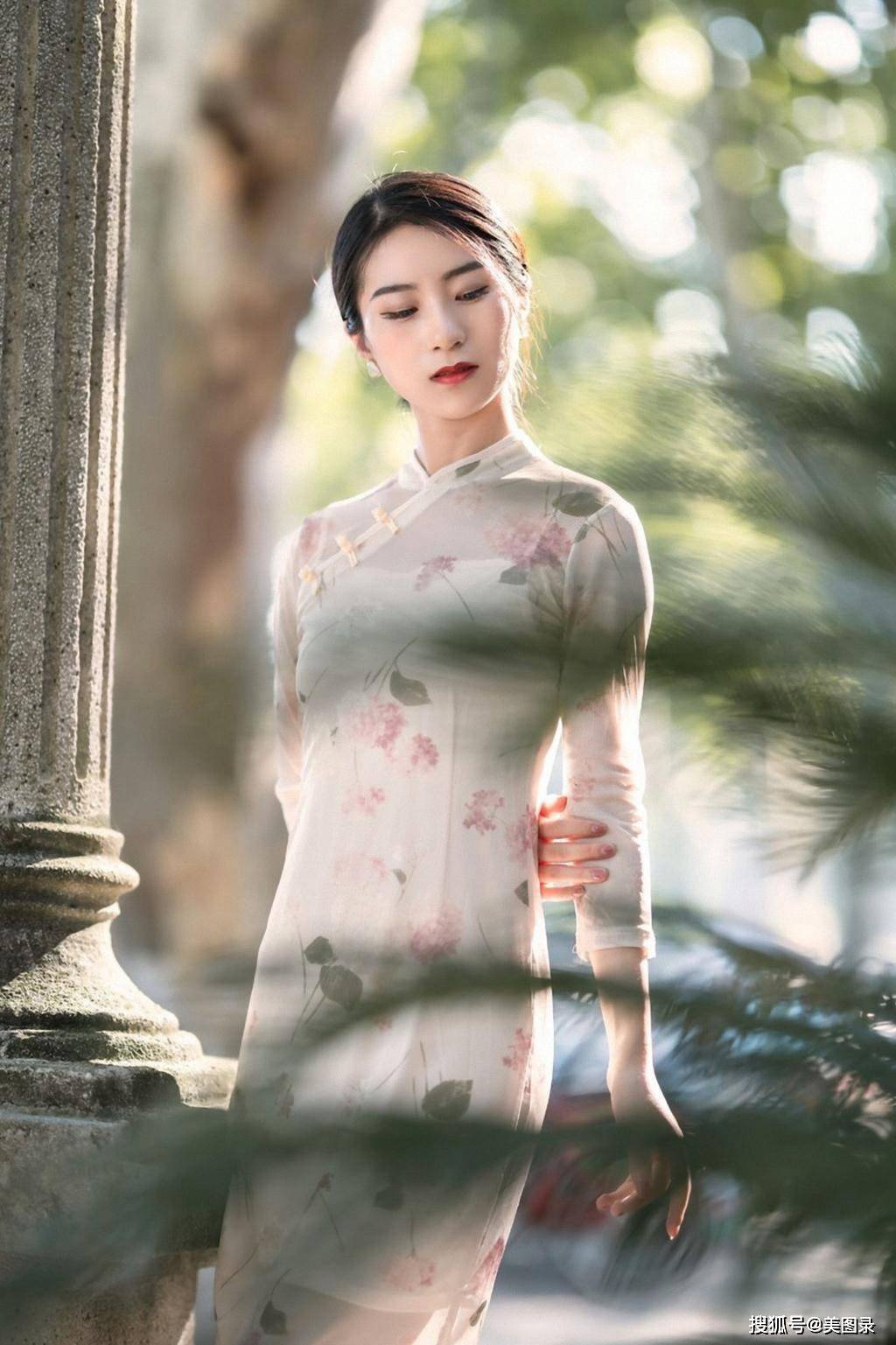 可爱美女古典旗袍优雅迷人
