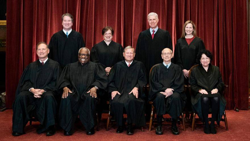 美国最高法院九名大法官