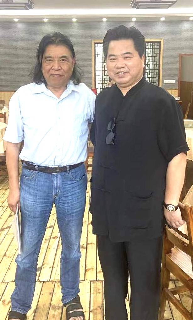 他是山水画大家,其画立意高远,是当代画坛的代表人物!_朱祖国