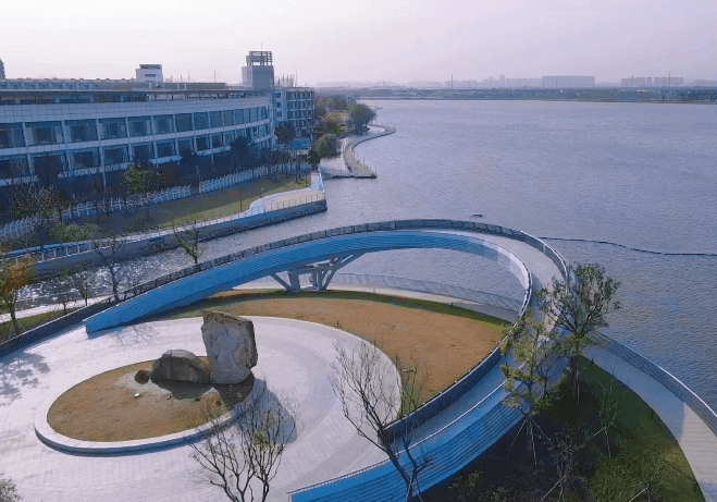 "春申西塘 梦里水乡"景区以春申湖公园和西塘河南段为核心区域,建设