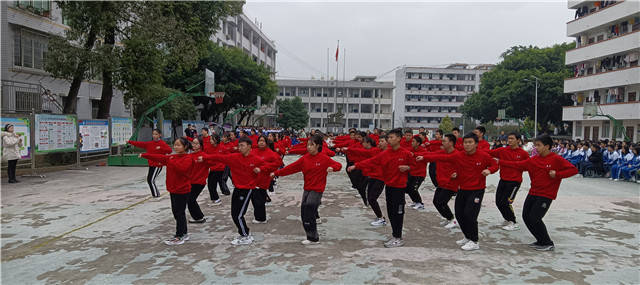 叙永县马岭中学阳光体操比赛尽显青春风采