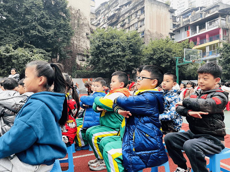 科学防控近视科普讲座进校园观音桥小学1000余名师生共同学习眼健康