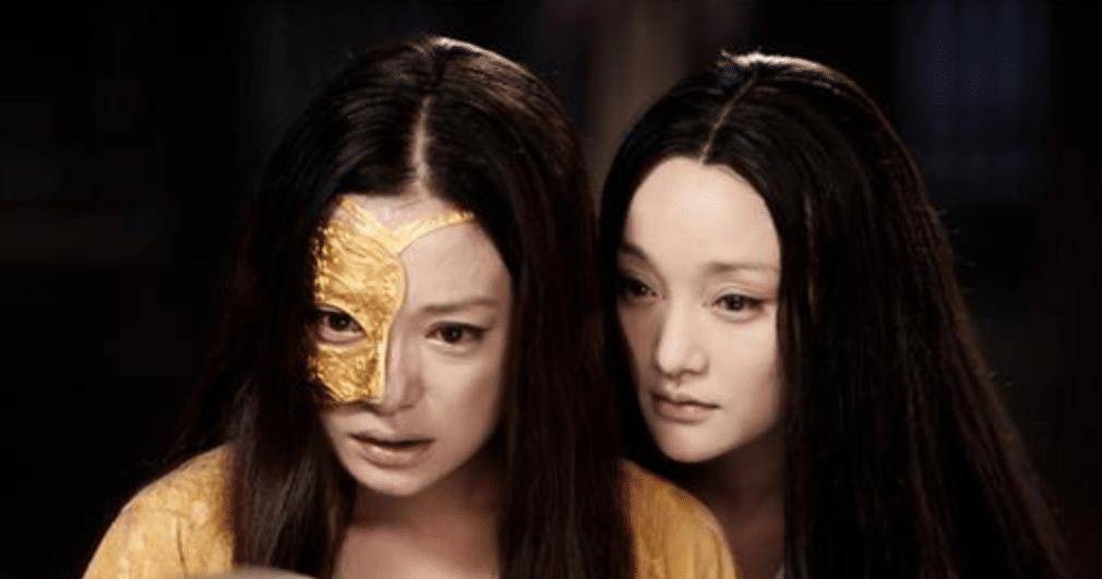 清朝一副"女鬼图",放大后才知她在干什么?