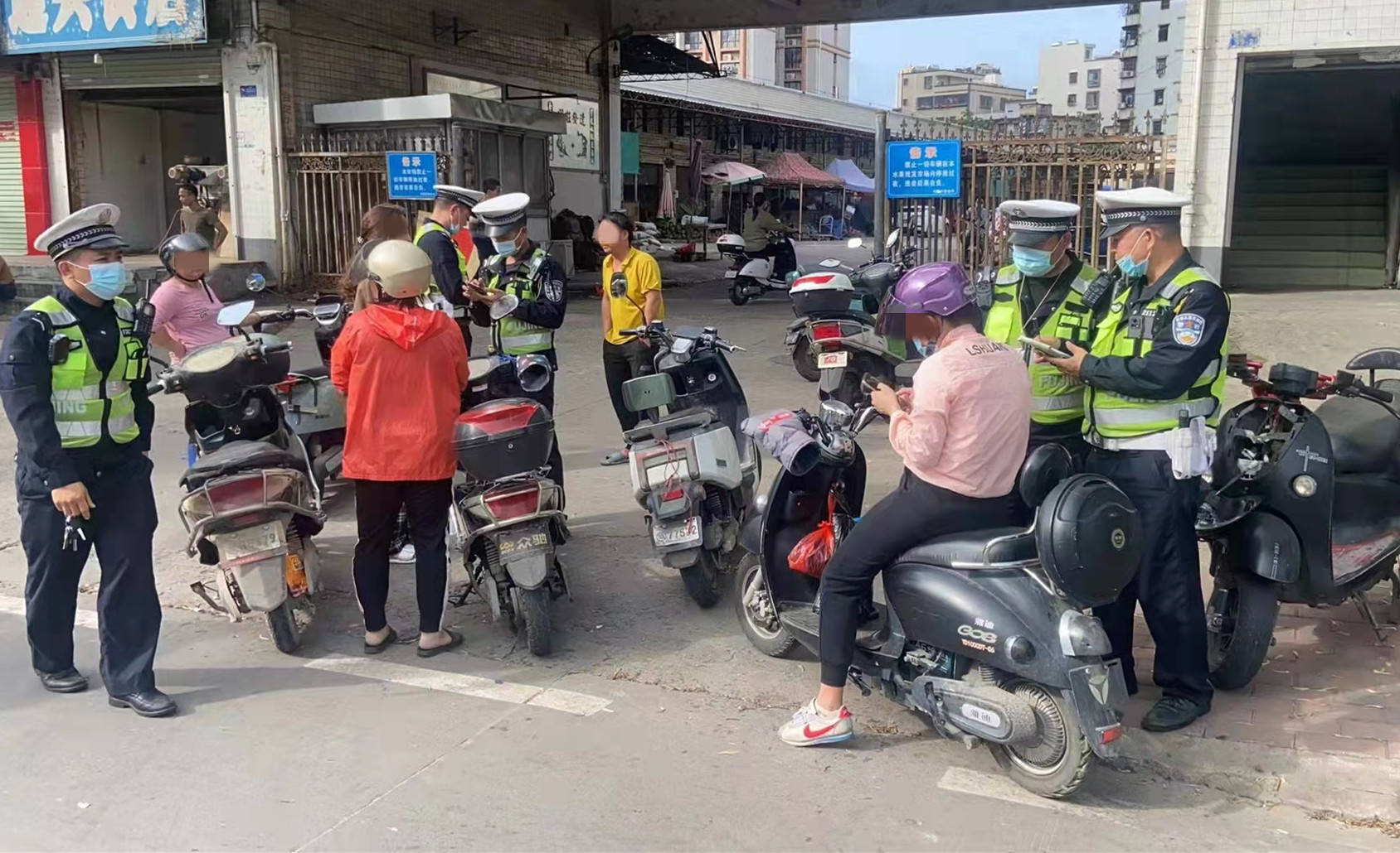 清明前夕:湛江霞山交警集中整治事故多发路段保安全_车辆_联合街道