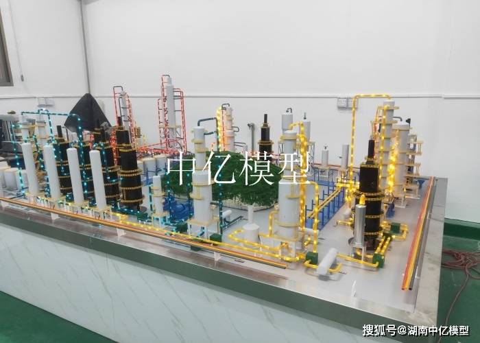 包括储油罐,输油泵,换热器,常压炉,常压塔,减压炉,减压塔等,采用透明