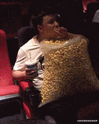 原创搞笑gif趣图哥们看一场电影你买这么一大袋爆米花吃得完吗