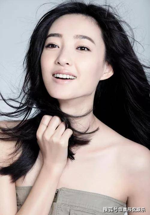 王丽坤气质优雅楚楚动人魅力四射