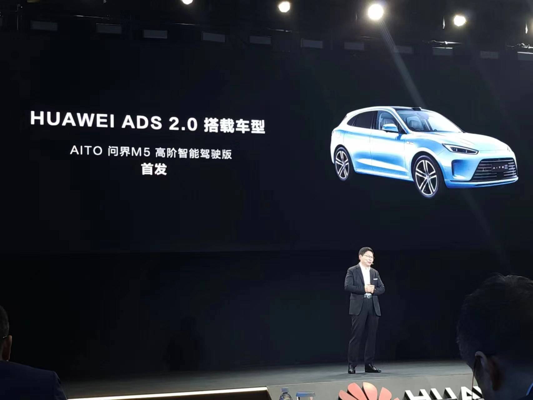 HUAWEI ADS 2.0首发：让人驾更平安，让智驾更轻松