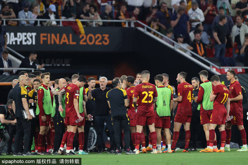 塞维利亚七夺欧联杯冠军 9227ee35a363408f9db05378991a0368.jpeg