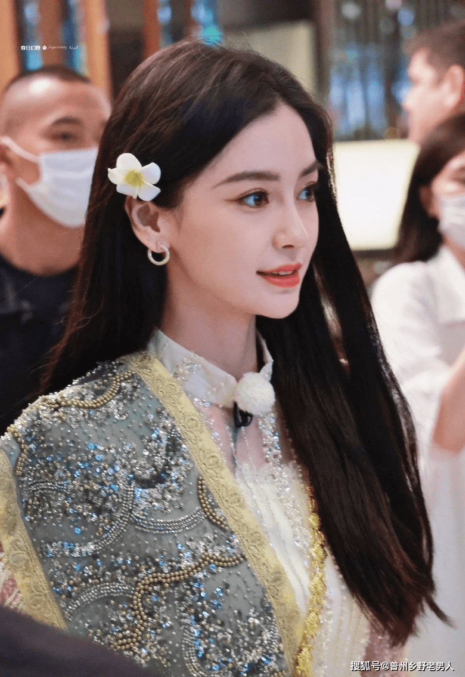 原创Angelababy冷脸：是真的不开心，还是只是表情管理不佳？