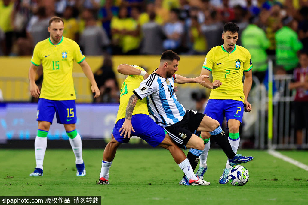 世预赛-球迷互殴奥塔门迪制胜 十人巴西0-1阿根廷遭三连败