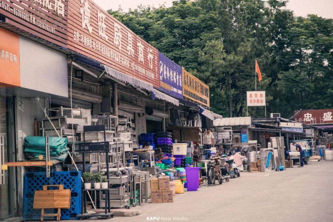 杭州版重庆森林藏在半山旧货交易市场拍照还要排队