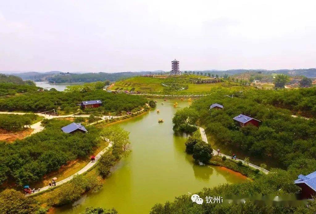 越州天湖碧水蓝天,烟波皓渺,是旅游休闲的好去处.
