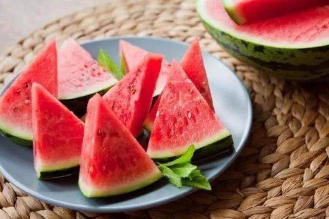 西瓜怎么分辨几成熟 c5d44c2f1a584f6b926c6ecb2ebd93ac.jpeg