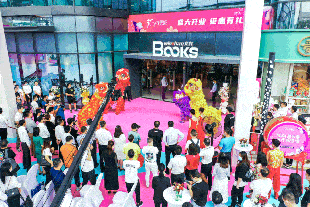 疫后开业第一波太原印象城成都招商花园城开业城管政策松绑地摊经济