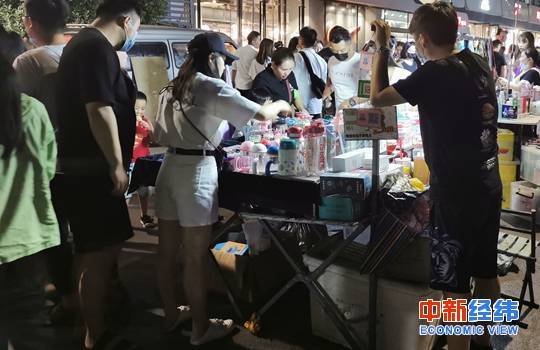 经营|27地设摊贩规范点发展地摊经济，被赞“有烟火气”