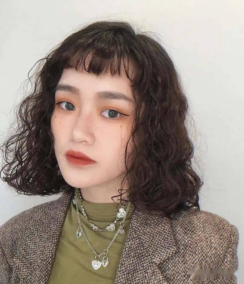 小卷蓬蓬头烫发也是不错的选择哦. 责任编辑