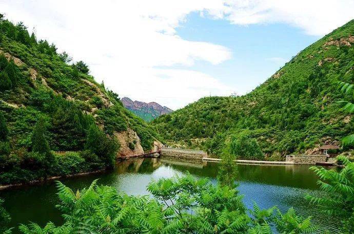 仙居谷风景区位于密云太师屯镇令公村东北的峡谷内,  又称「万花山」.