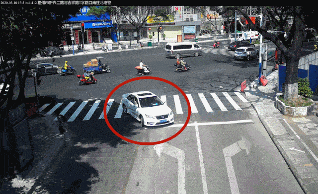 壁纸 汽车 赛车 640_391 gif 动态图 动图