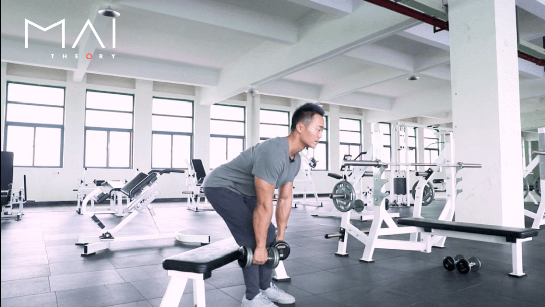 斜方肌怎么练成直角肩健身房器材 26c2e8f040e94df6a97029b277ca3389.png